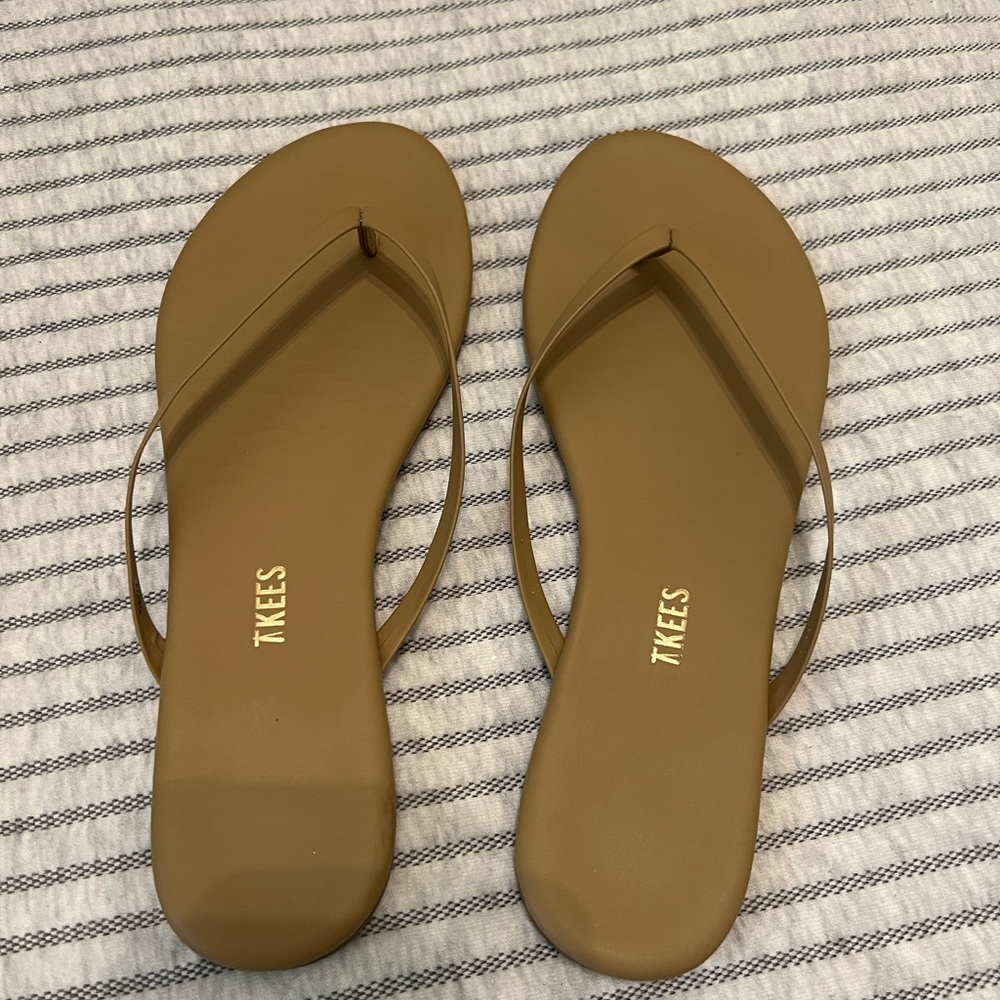 Tkees flip flops